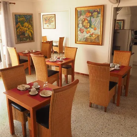 Montserrat 2* Sitges