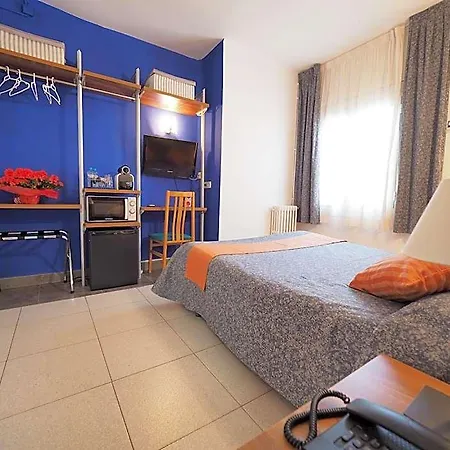 Montserrat Hotel 2*