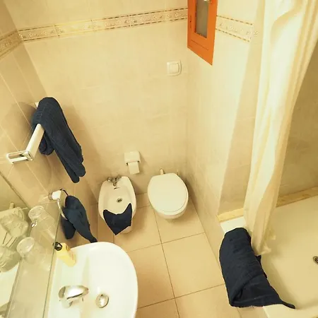 Montserrat Hotell 2*